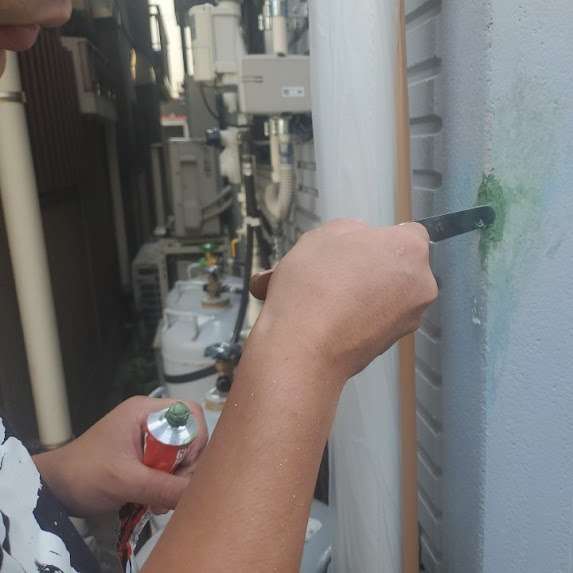 【外壁補修】1日で見た目もキレイに復元！（江戸川区篠崎）