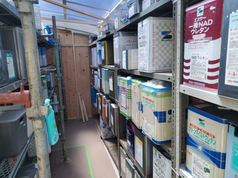 屋根材や塗料にもこだわる会社