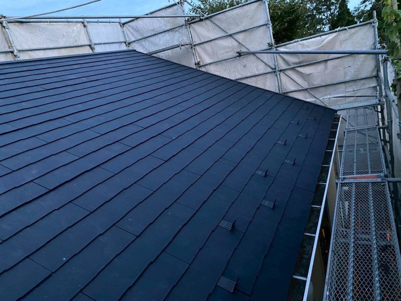 船橋市の屋根カバー工法について